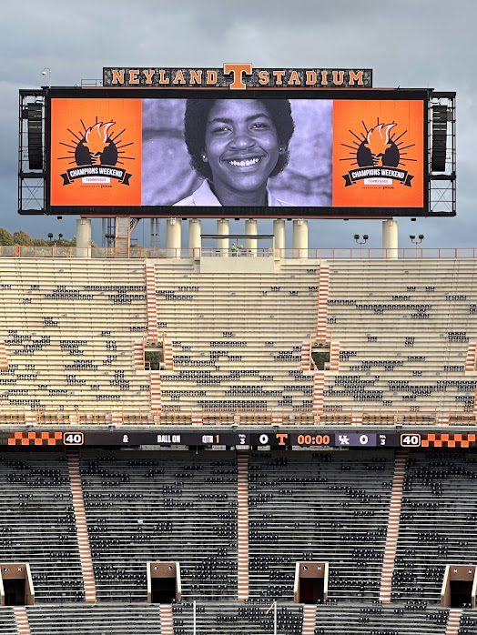 utkaprilcollegepiconneylandstadiumvideoboard