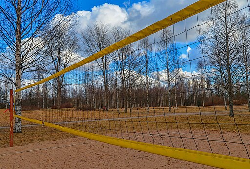 Volleyball net in the fields. (photo by Hyvinkaa)