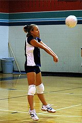 (photo by Chemisti of a girl passing a volleyball)